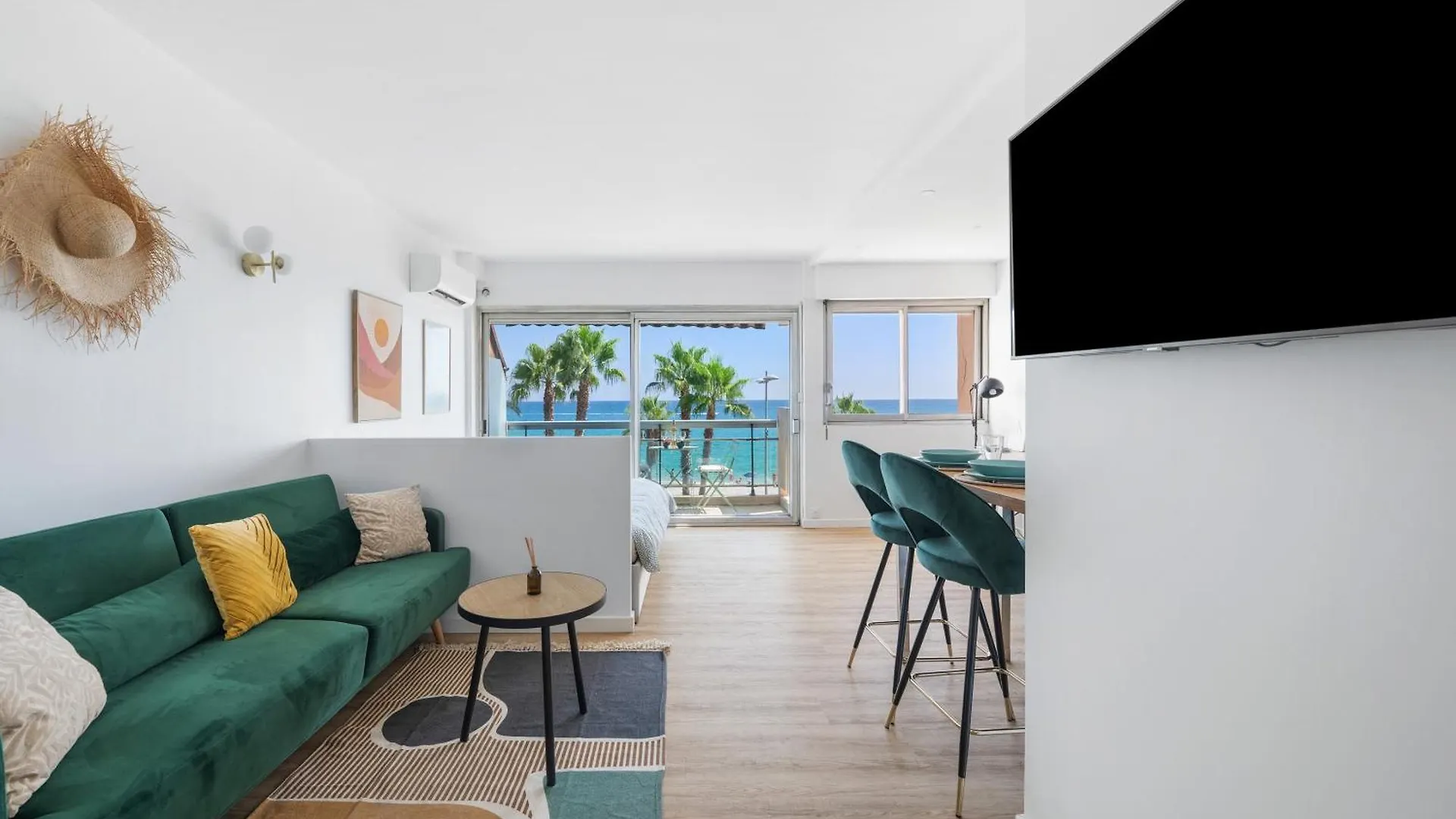 Cosy & Chill Appartements - Superbe Vue Mer, Wifi & Clim Cagnes-sur-Mer 0*,  France